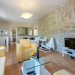 House V Holiday home