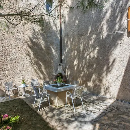 Дом отдыха House V